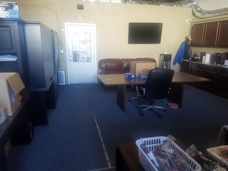 More Photos Of 1021 NW 6th St, Oklahoma City Office For Sale
