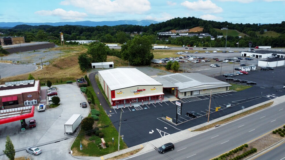 More Photos Of 3057 Lee Hwy, Bristol Self Storage For Sale