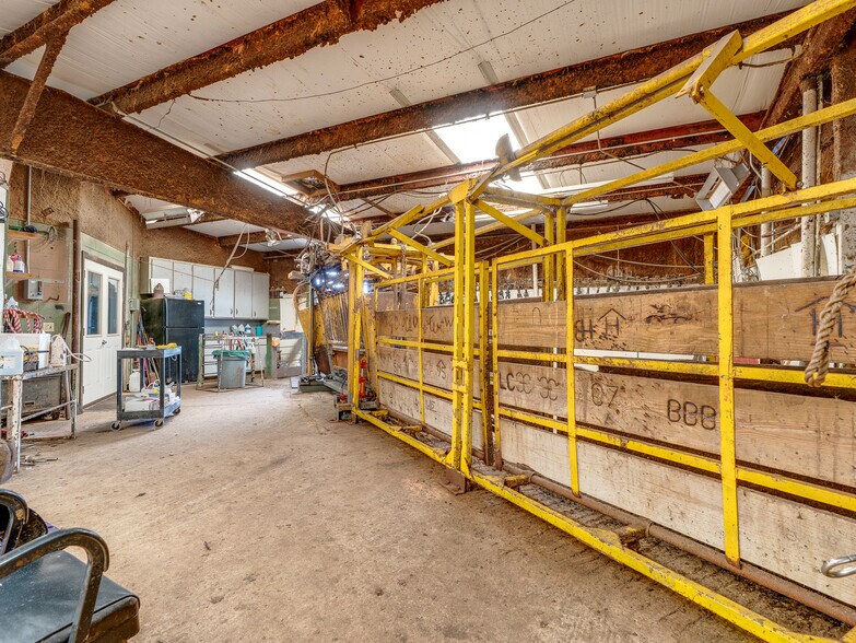 More Photos Of 1853 S Broadway St, Coalgate Flex For Sale