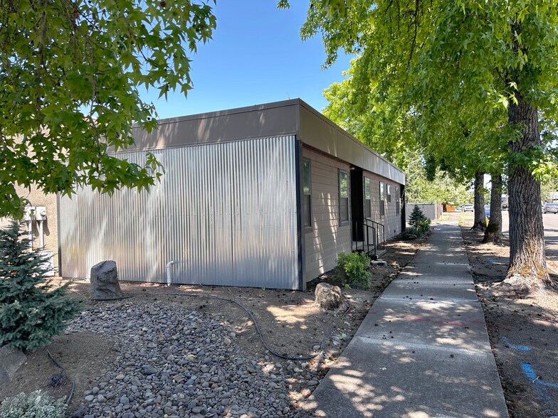 More Photos Of 1745 23rd St SE, Salem Warehouse For Lease