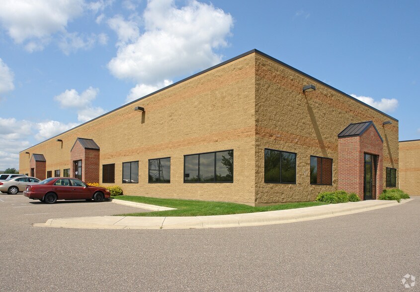 More Photos Of 533 Hayward Ave N, Oakdale Light Manufacturing For Sale