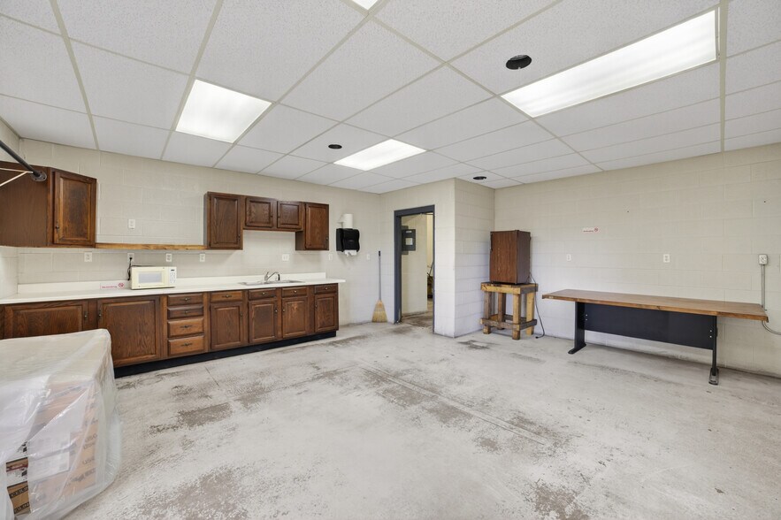 More Photos Of 3166 Muckle Rd, Central Lake Manufacturing For Lease