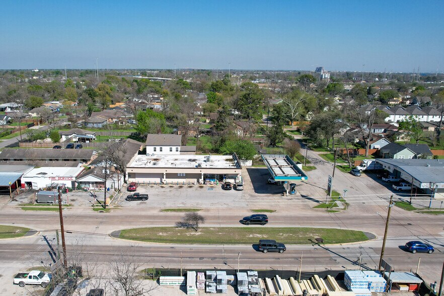 More Photos Of 7104 Irvington Blvd, Houston General Retail For Sale