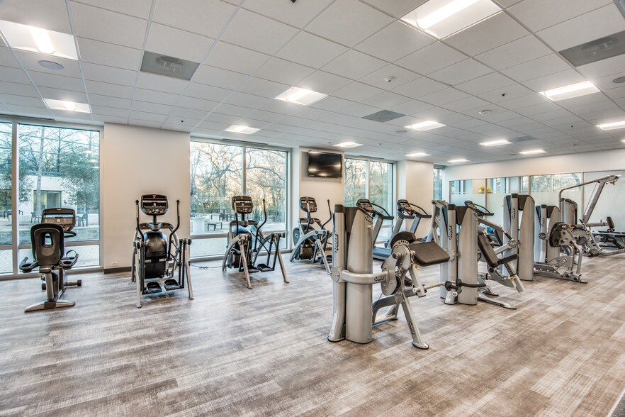 More Photos Of 2400 N Glenville Dr, Richardson Office For Lease