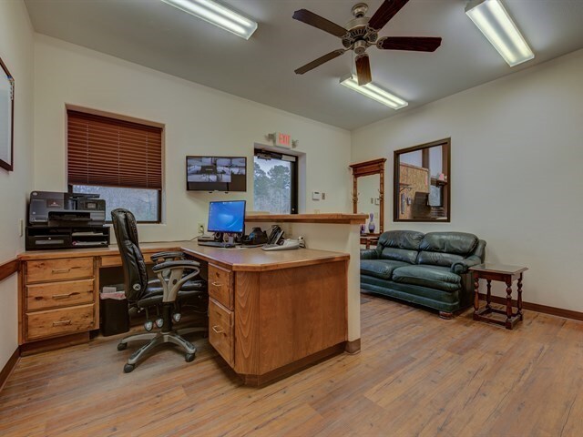 More Photos Of 4304 College Dr, Lufkin Office For Sale