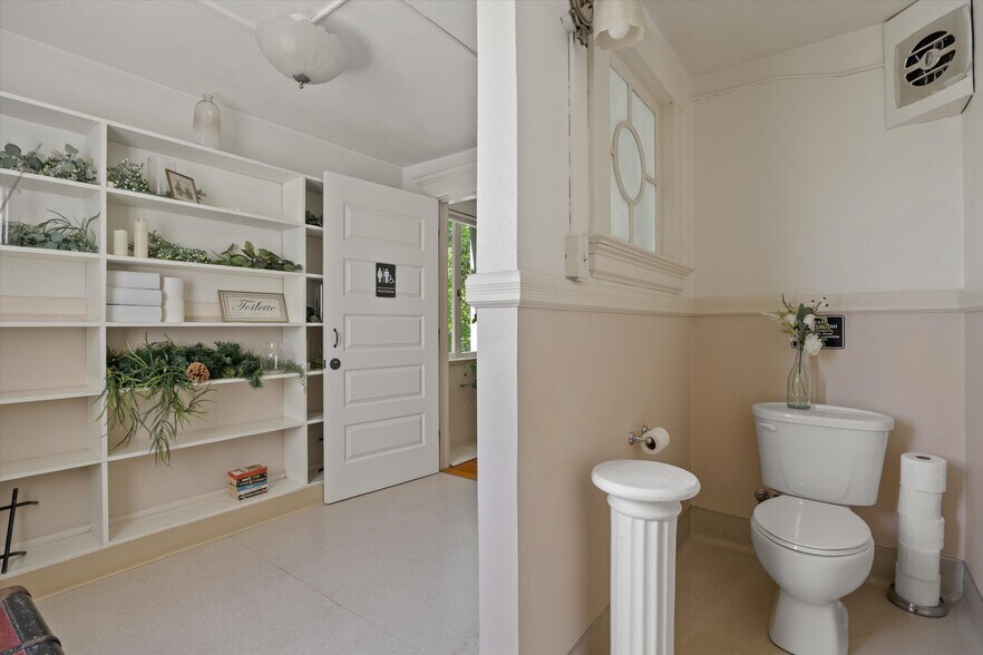 More Photos Of 909 Jefferson St, Red Bluff Specialty For Sale