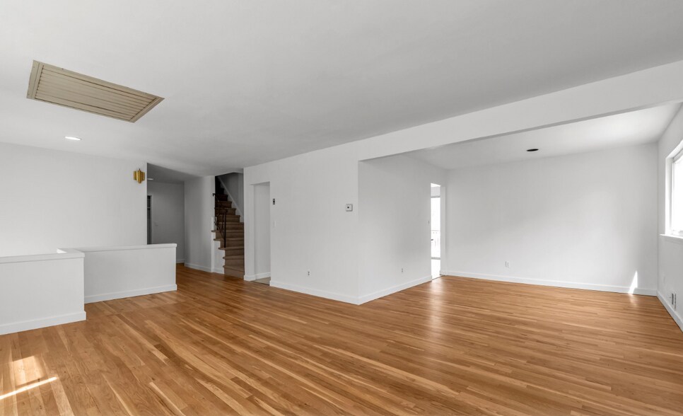 More Photos Of 2461 Merrick Ave, Merrick Medical For Sale