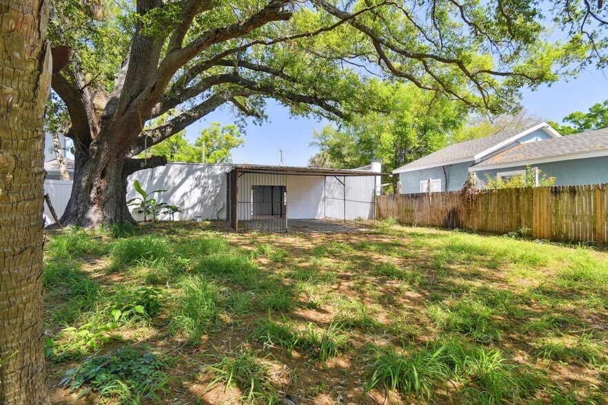 More Photos Of 1704 W Cherry St, Tampa Light Manufacturing For Sale