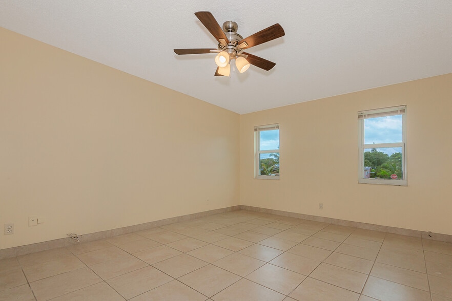 More Photos Of 4063-4065 SW 51st St, Fort Lauderdale Apartments For Sale