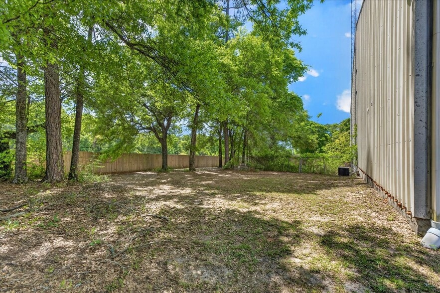 More Photos Of 100 Duggan Ave, Crestview Specialty For Sale
