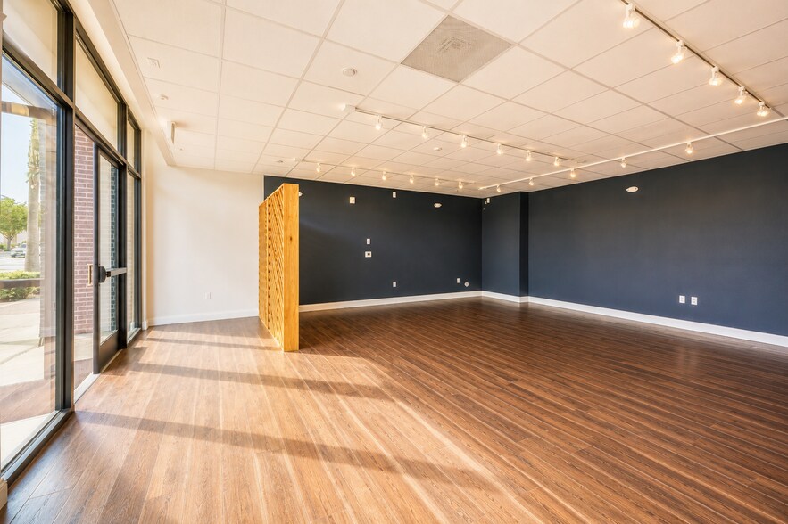 More Photos Of 7606 Girard Ave, La Jolla Apartments For Lease