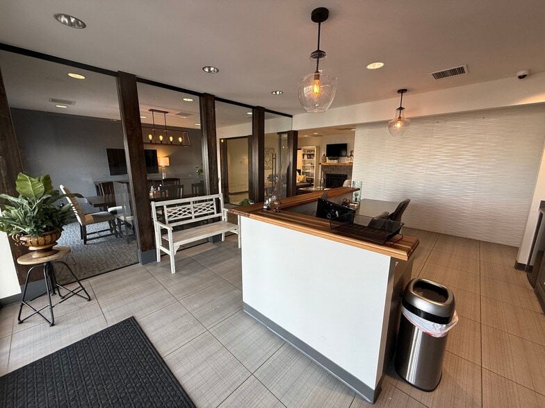 More Photos Of 5700 E Evans Ave, Denver Showroom For Lease