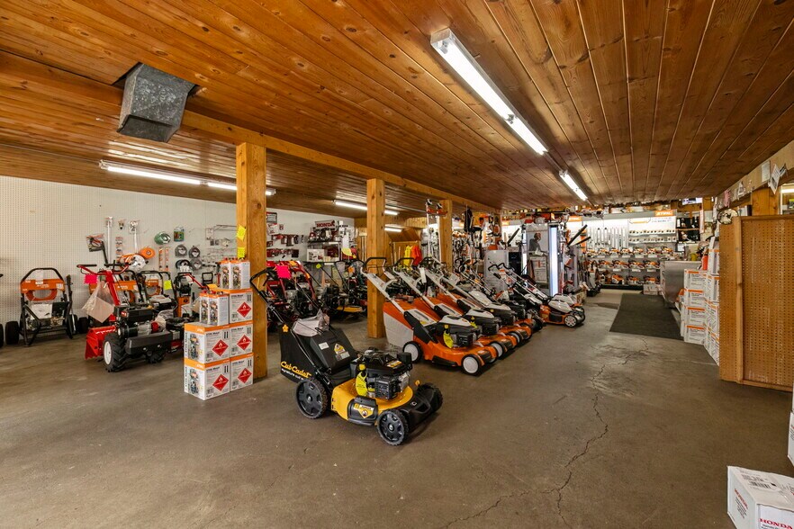 More Photos Of 901 Bay St, Port Orchard Storefront For Sale