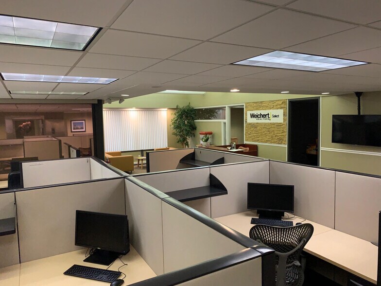 More Photos Of 21211 Haggerty Rd, Novi Bank For Lease