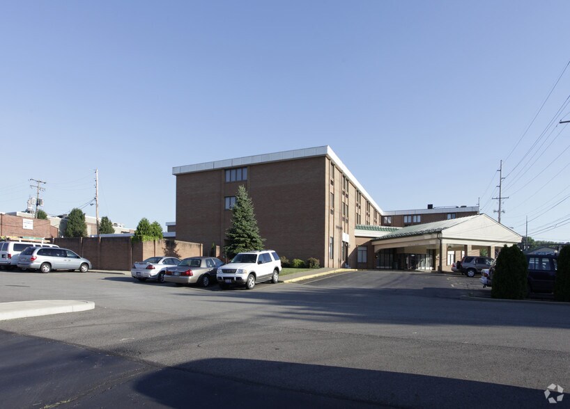 More Photos Of 243 E Liberty St, Wooster Hotel For Lease