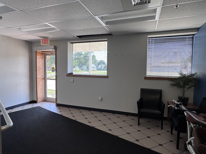More Photos Of 510 N Pearl St, Macomb Industrial For Sale