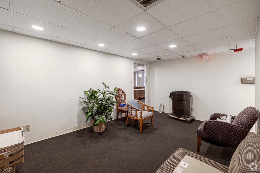 More Photos Of 7516 W Irlo Bronson Memorial Hwy, Kissimmee General Retail For Sale