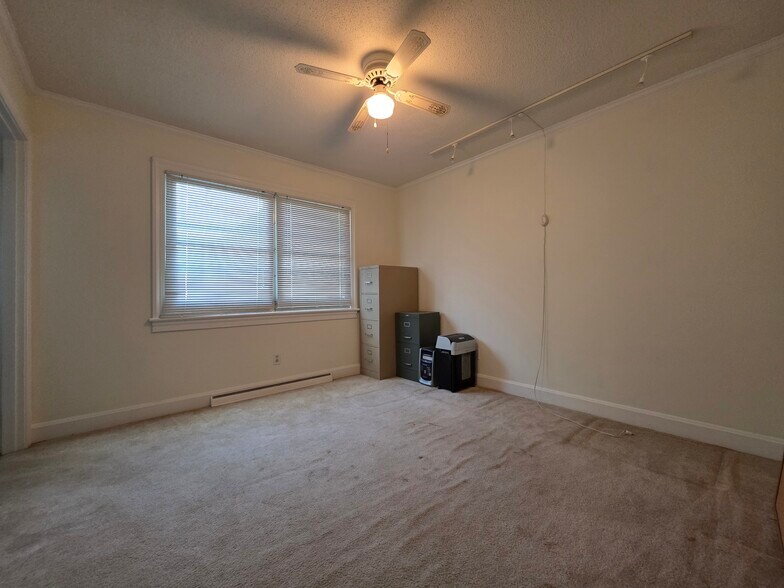 More Photos Of 2034 W 5th St, Washington Showroom For Sale