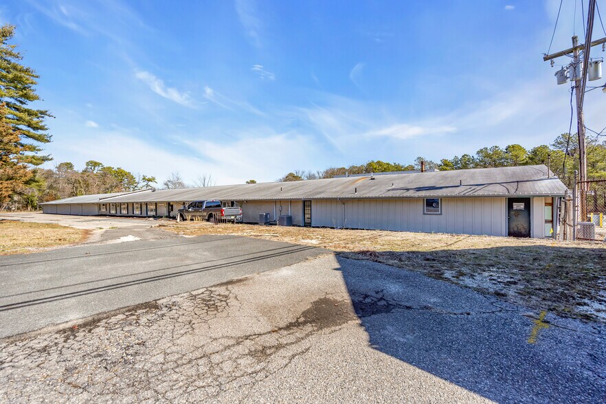 More Photos Of 55 Schoolhouse Rd, Whiting Warehouse For Lease