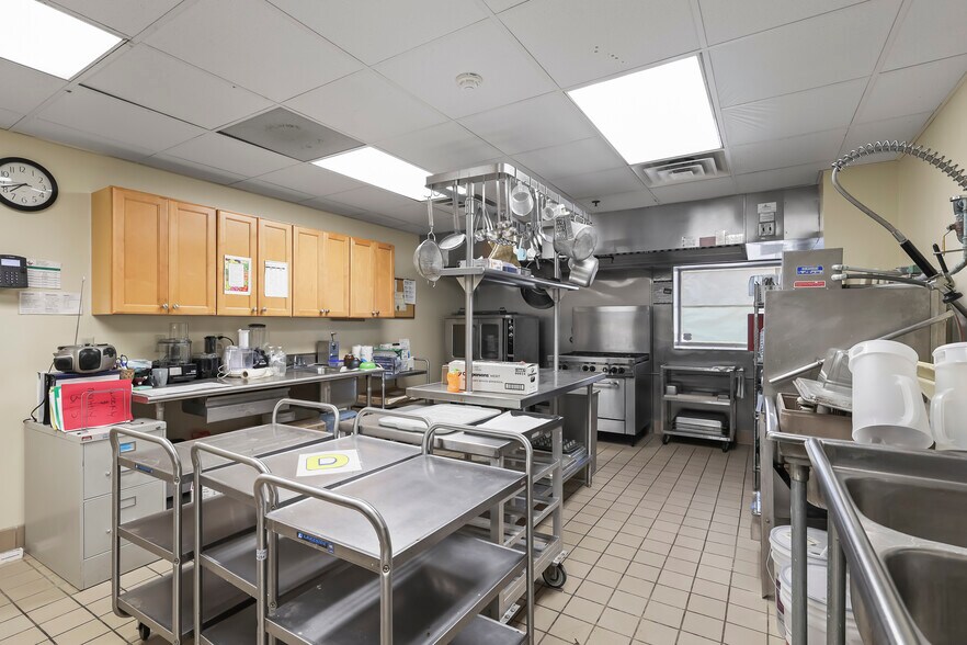 More Photos Of 1631 Main St, Niagara Falls Industrial For Sale