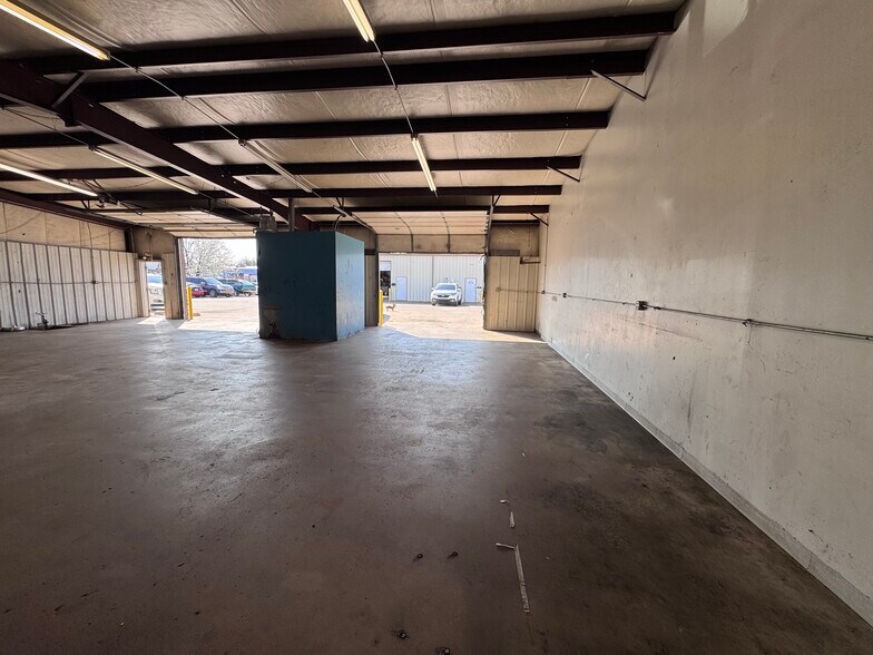 More Photos Of 102 S 111th Ave, Tulsa Warehouse For Sale
