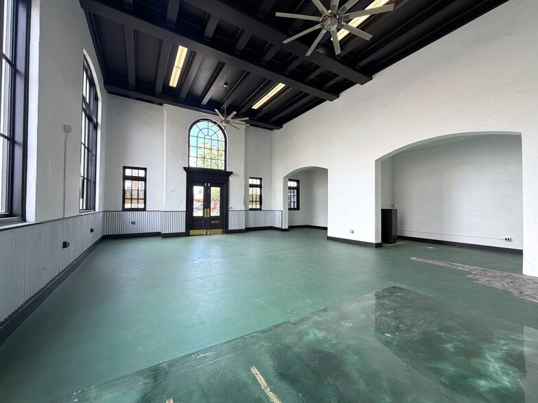 More Photos Of 701-713 Main St, Ramona Storefront Retail Office For Lease
