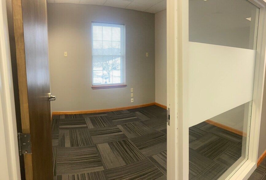 More Photos Of 6 Creamery Brk, East Granby Medical For Sale