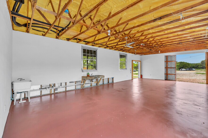 More Photos Of 123 Rocky Rd, Hye Storefront Retail Residential For Sale