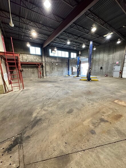 More Photos Of 8030 Franklin Av, Fort McMurray Industrial For Sale
