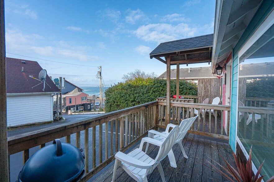 More Photos Of 25 NE Clarke St, Depoe Bay Specialty For Sale