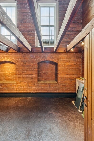 More Photos Of 26 Howland St, Plymouth Office For Sale