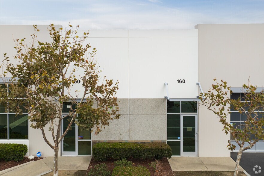More Photos Of 3550 E Philadelphia St, Ontario Flex For Lease