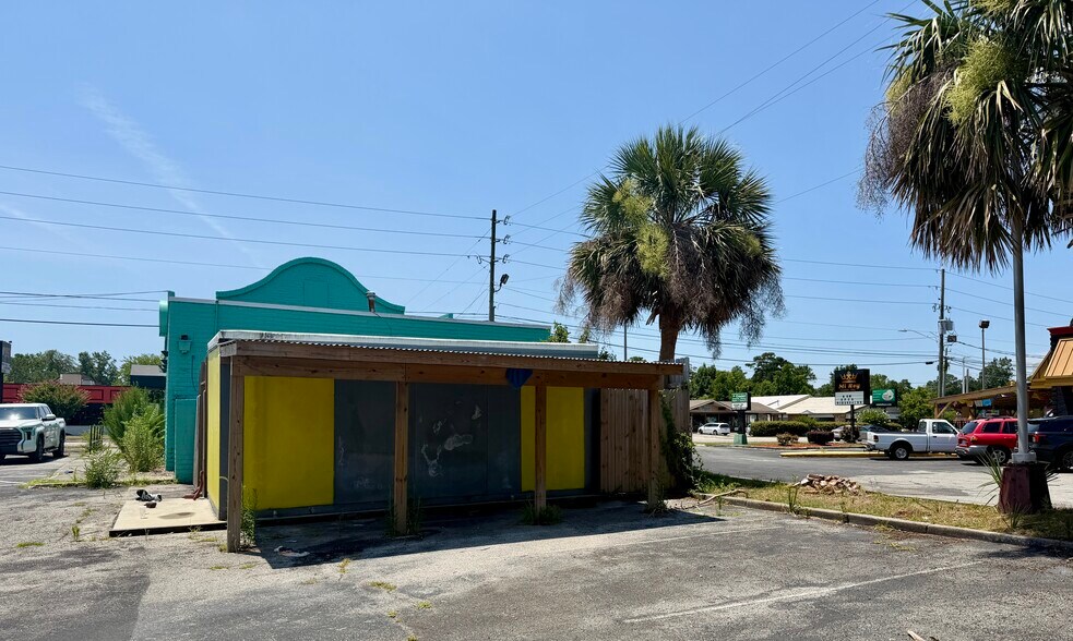 More Photos Of 4023 Market St, Wilmington Restaurant For Sale