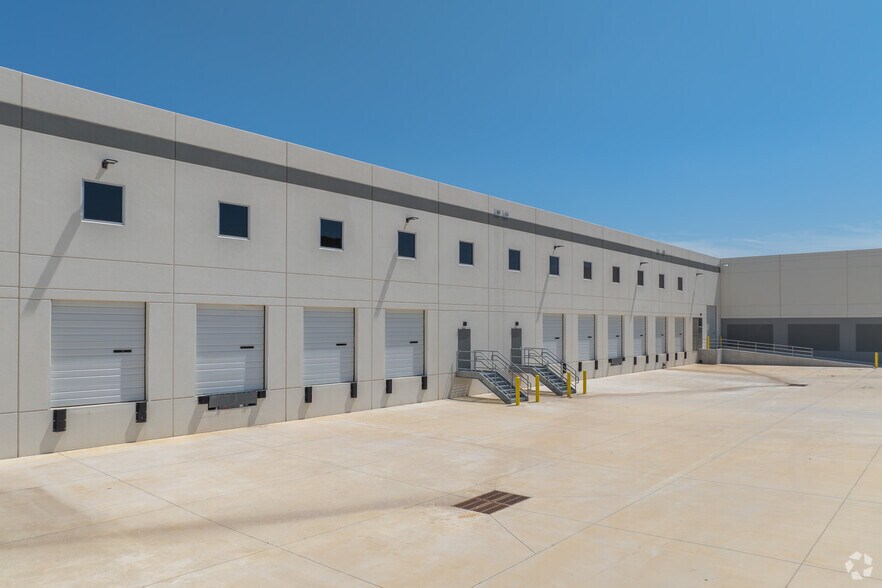 More Photos Of 2250 114th St, Grand Prairie Distribution For Sale