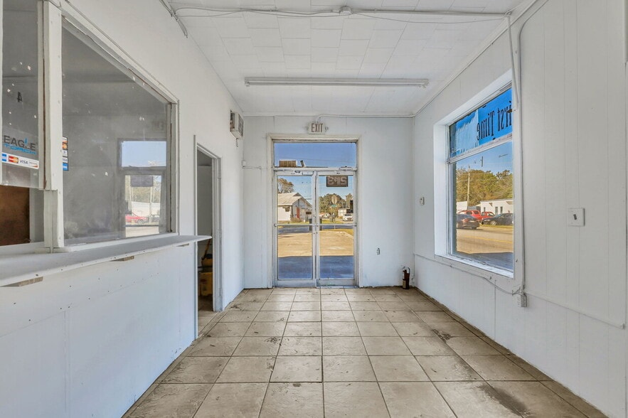 More Photos Of 2203 Skidaway Rd, Savannah Freestanding For Sale