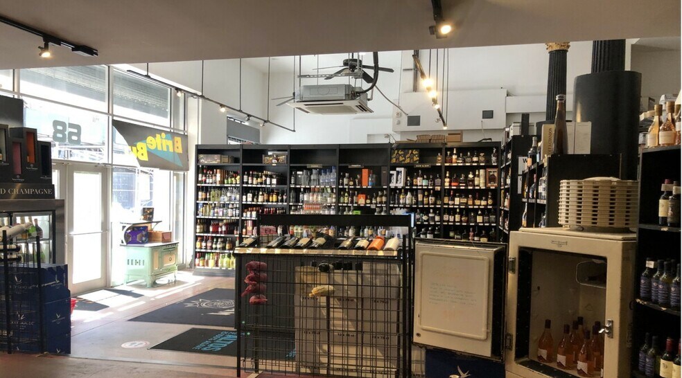 More Photos Of 68 Franklin St, New York General Retail For Lease