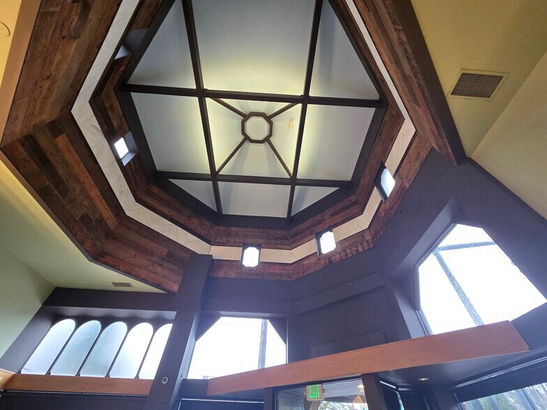 More Photos Of 1440 NE Broadway St, Portland Storefront For Lease