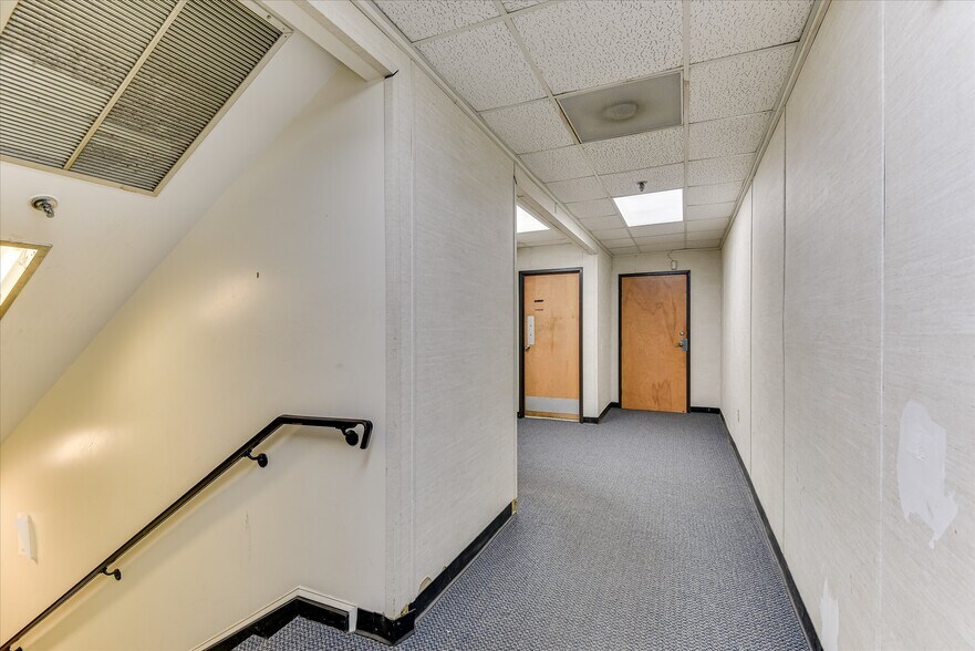 More Photos Of 1089 Augusta Rd, Warrenville Office For Sale