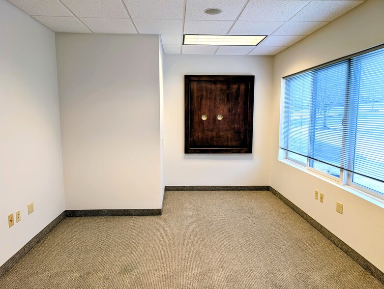 More Photos Of 1449 Old Waterbury Rd, Southbury Office For Sale