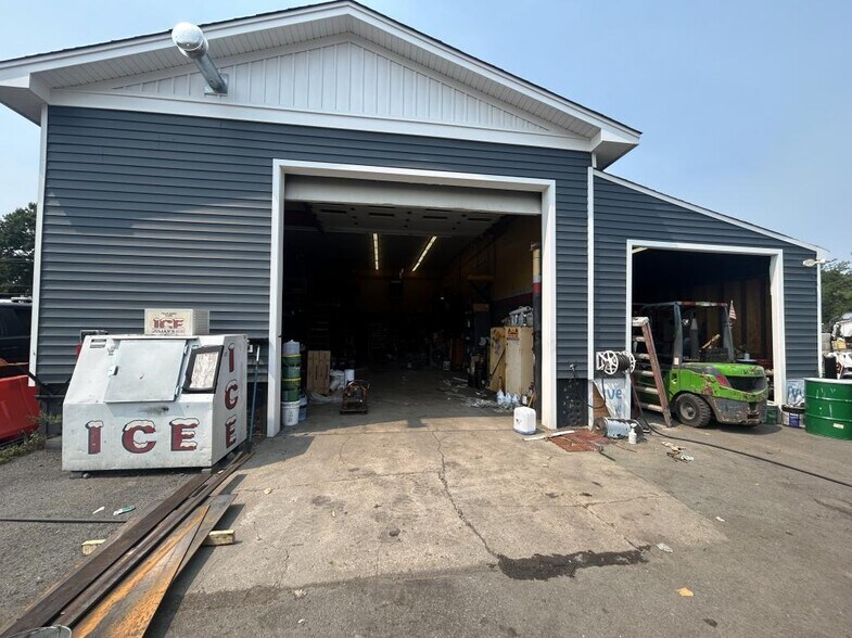 More Photos Of 383 Cranberry Rd, Farmingdale Warehouse For Sale