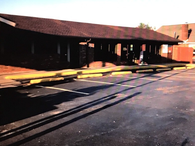 More Photos Of 1910 E National Pike, Scenery Hill Storefront Retail Office For Lease