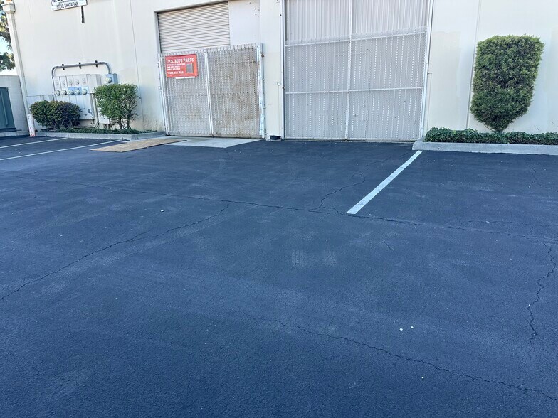 More Photos Of 219 S 3rd Ave, La Puente Warehouse For Lease