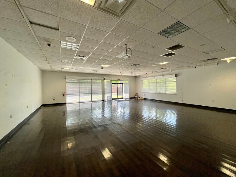 More Photos Of E Innes St, Salisbury Unknown For Lease