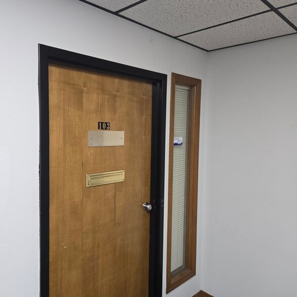 More Photos Of 1309-1313 W Ash Ave, Duncan Office For Sale