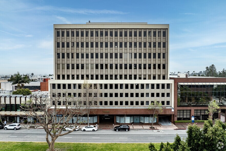 More Photos Of 11980 San Vicente Blvd, Los Angeles Medical For Lease