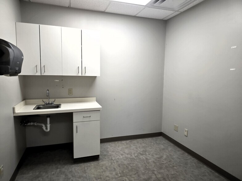 More Photos Of 3018 Dixwell Ave, Hamden Medical For Lease