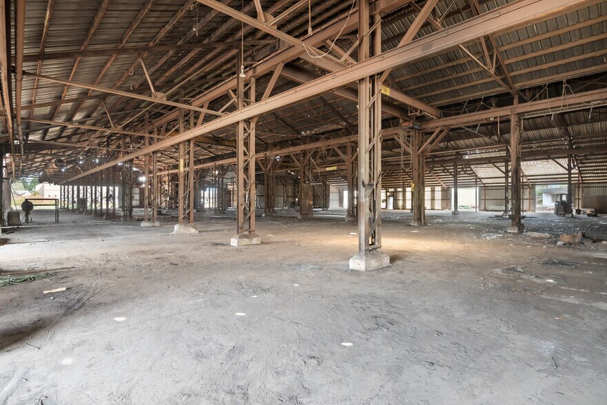 More Photos Of 523 7th Ave, Longview Warehouse For Sale