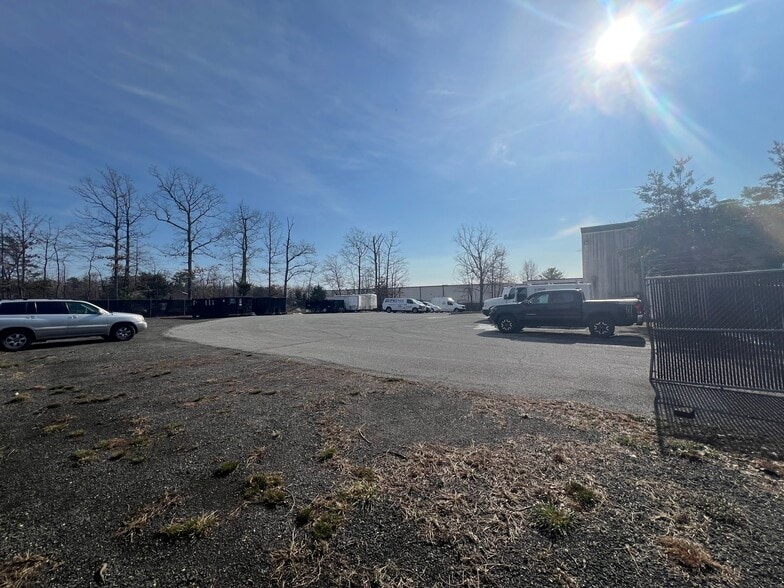 More Photos Of 26 Industrial Park Dr, Waldorf Warehouse For Sale