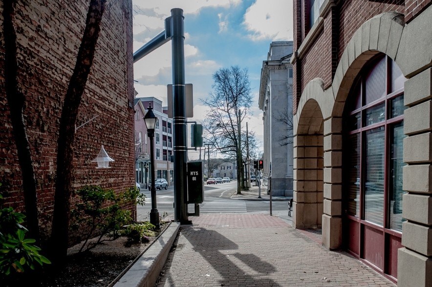 More Photos Of 20 W Main St, Riverhead Office For Lease