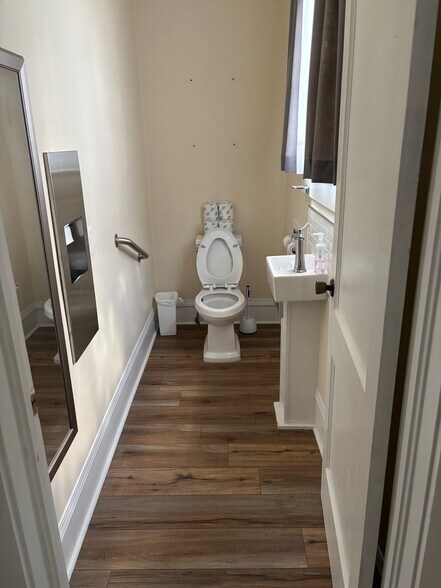 More Photos Of 315 Franklin Ave, Napoleonville Office For Sale